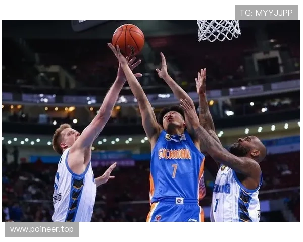 卡马文加:对抗能力与覆盖范围如何支撑其中场防守 卡马文加:对抗能力与覆盖范围如何支撑其中场防守